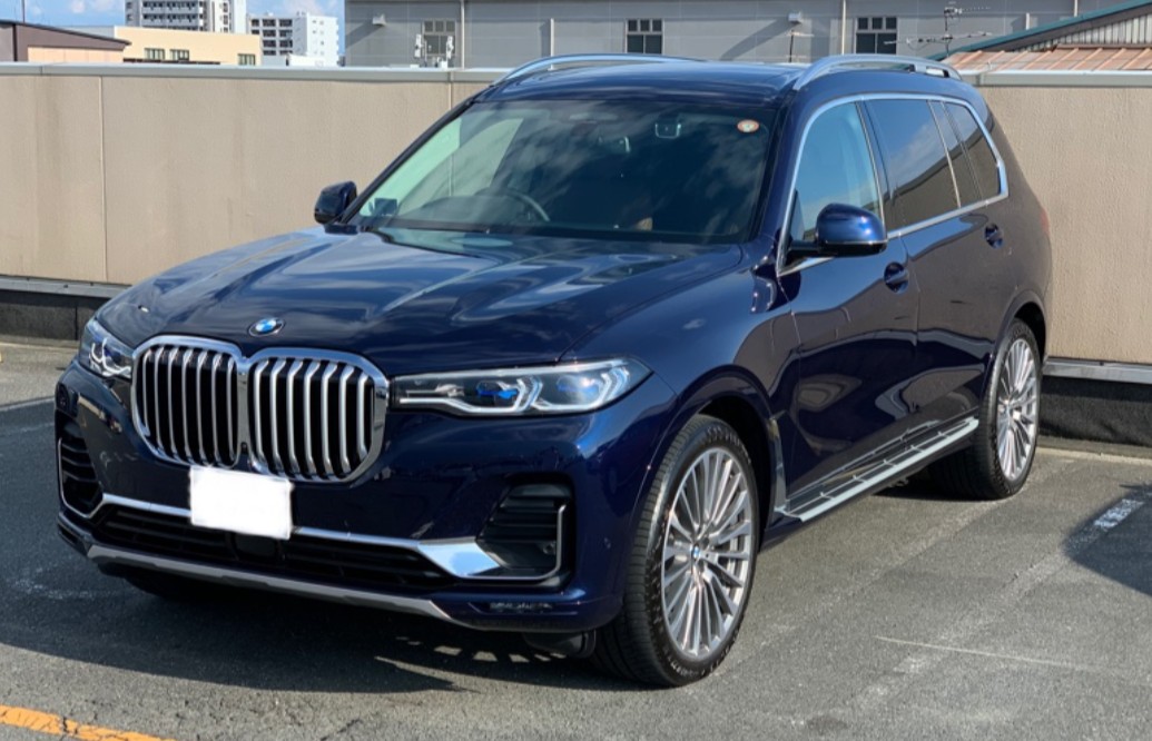 愛車や生活水準から年収を考察