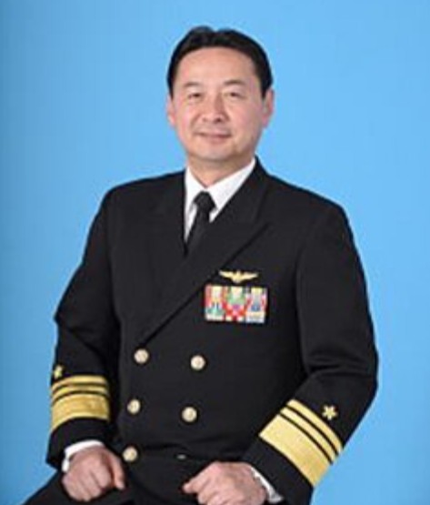 父親が海上自衛隊説：海外赴任との関係を検証